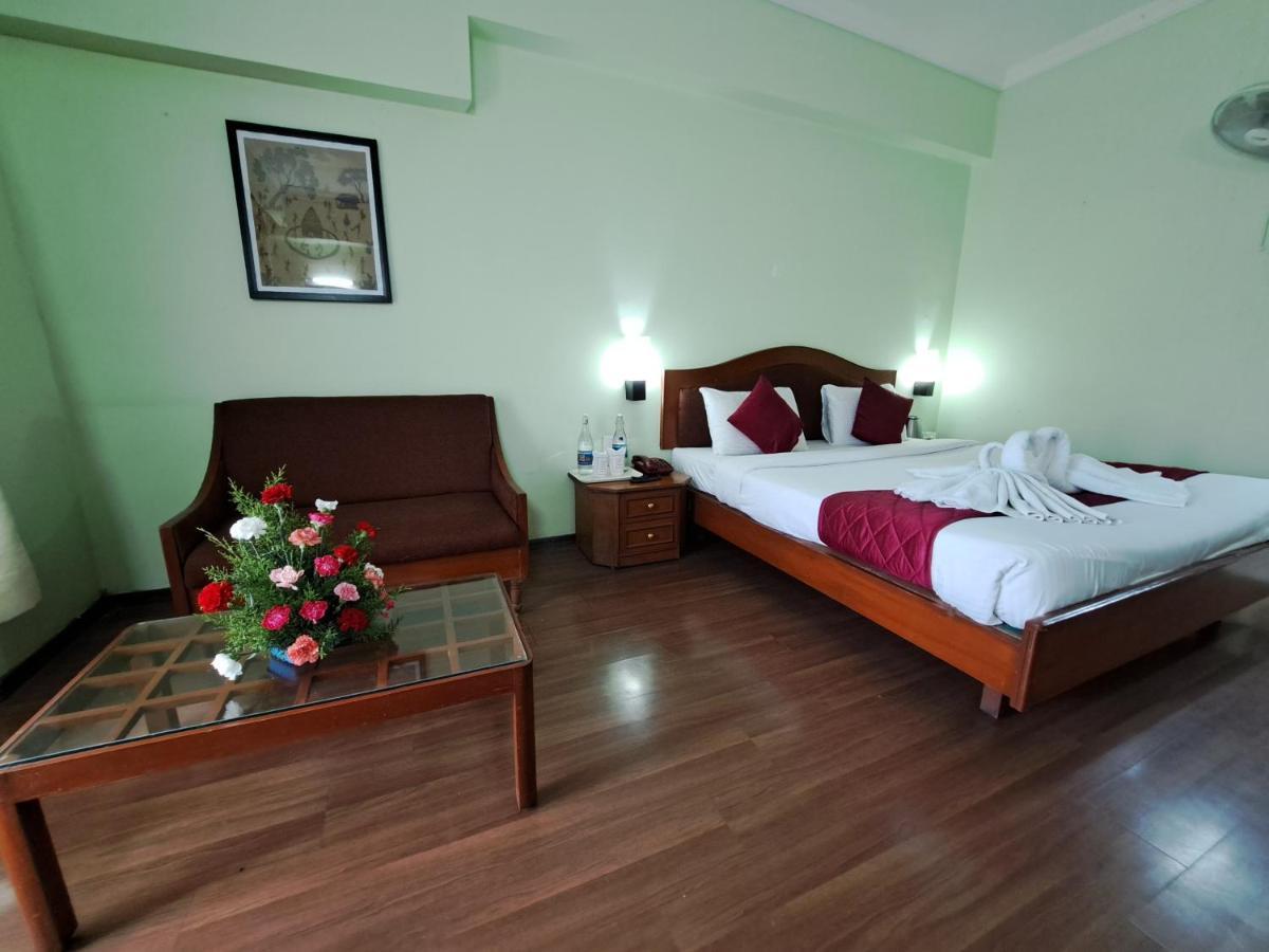 Hotel Preethi Classic Towers Ooty Exteriör bild