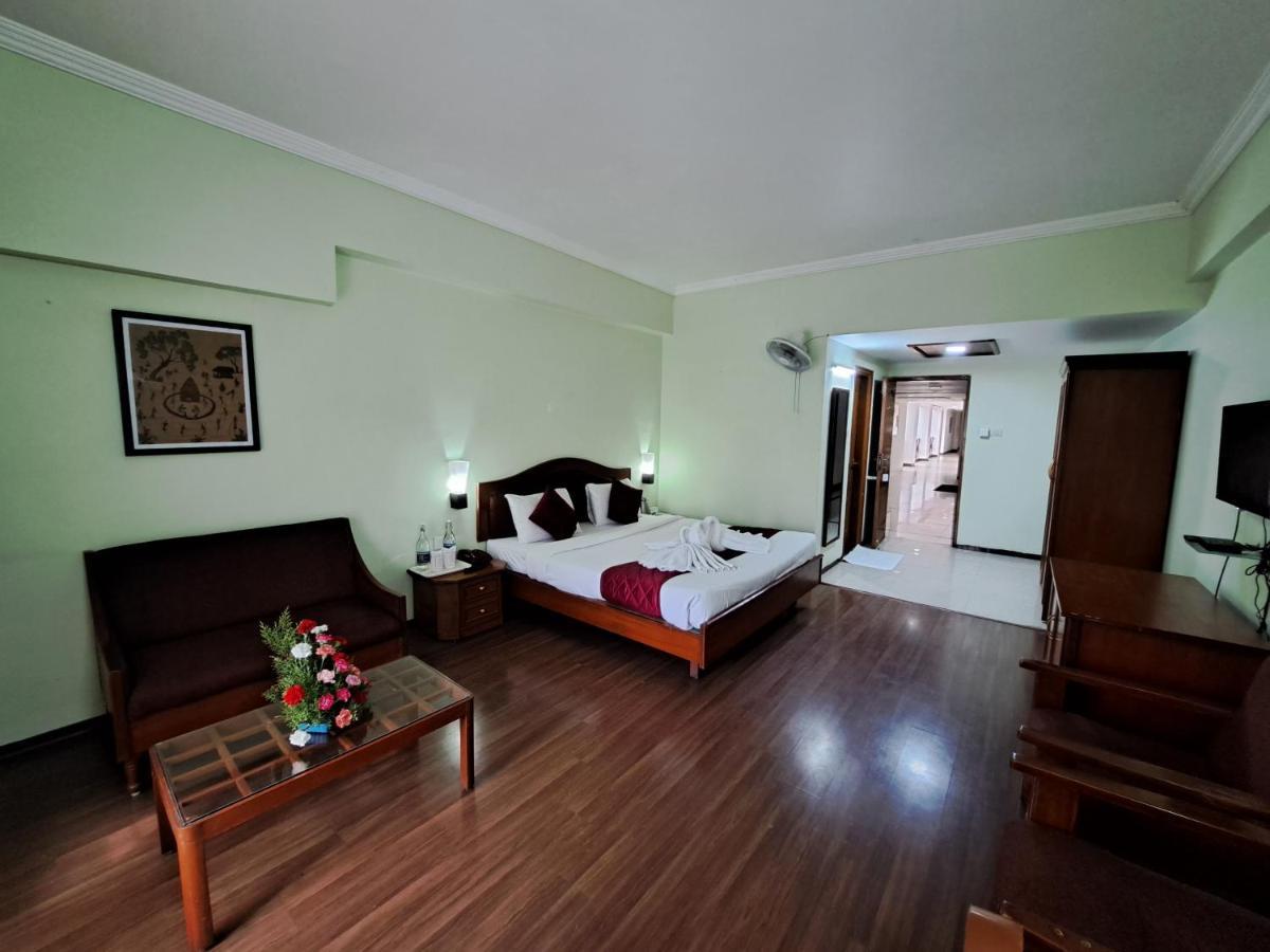 Hotel Preethi Classic Towers Ooty Exteriör bild
